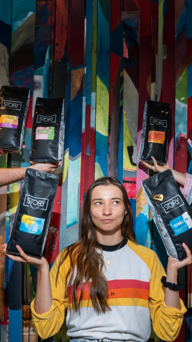odpowiadając na wasze liczne pytania 🥲⏫ a tymczasem, wspaniałej smacznej niedzielki Wam życzymy! ♥️ PS. dla fanów PERU, polecamy nową Gwatemalkę pod espressso. W profilu smakowym jabłuszko, marcepan i nugat 🥵 Kawa. Kawą Specialty. Z uśmiechem przez życie. Lifestyle. Coffee. Palarnia kawy. Niedziela. Latko. Cappuccino. Kawa z Peru. Kawa z Gwatemali. Kawa świeżo palona. Kawa w domu. Kawa w biurze. Kubek z kawą. Smacznej kawusi. Poranna rutyna. Just for fun. Robert Mistrzem Polski.